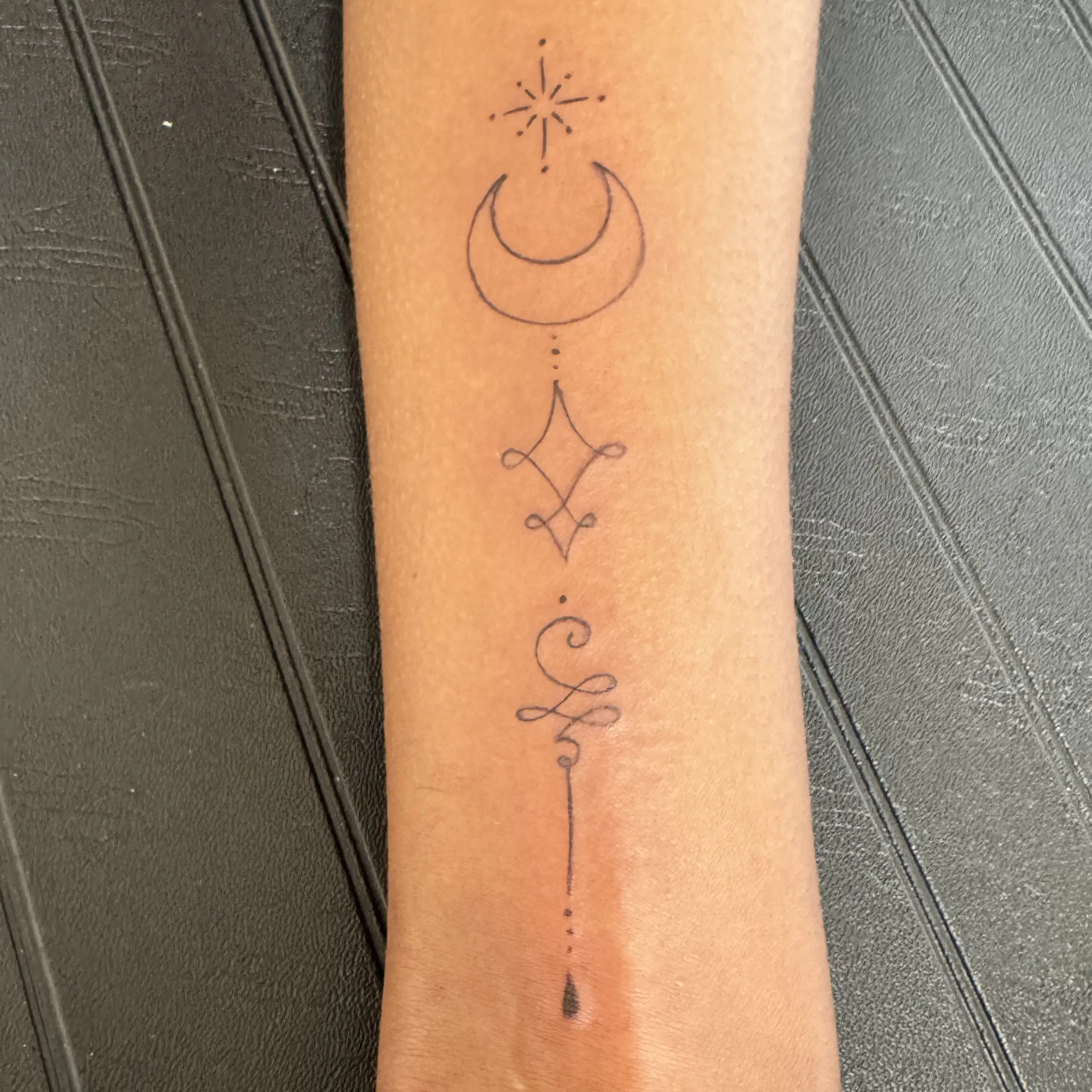 Tatouage fin féminin Vendée